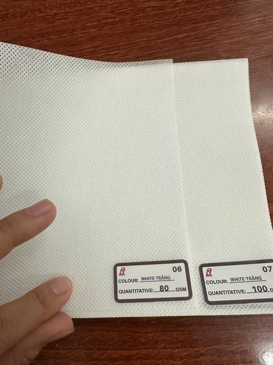 Bộ mẫu vải không dệt trắng An Phong 80 GSM và 100 GSM có nhãn định lượng